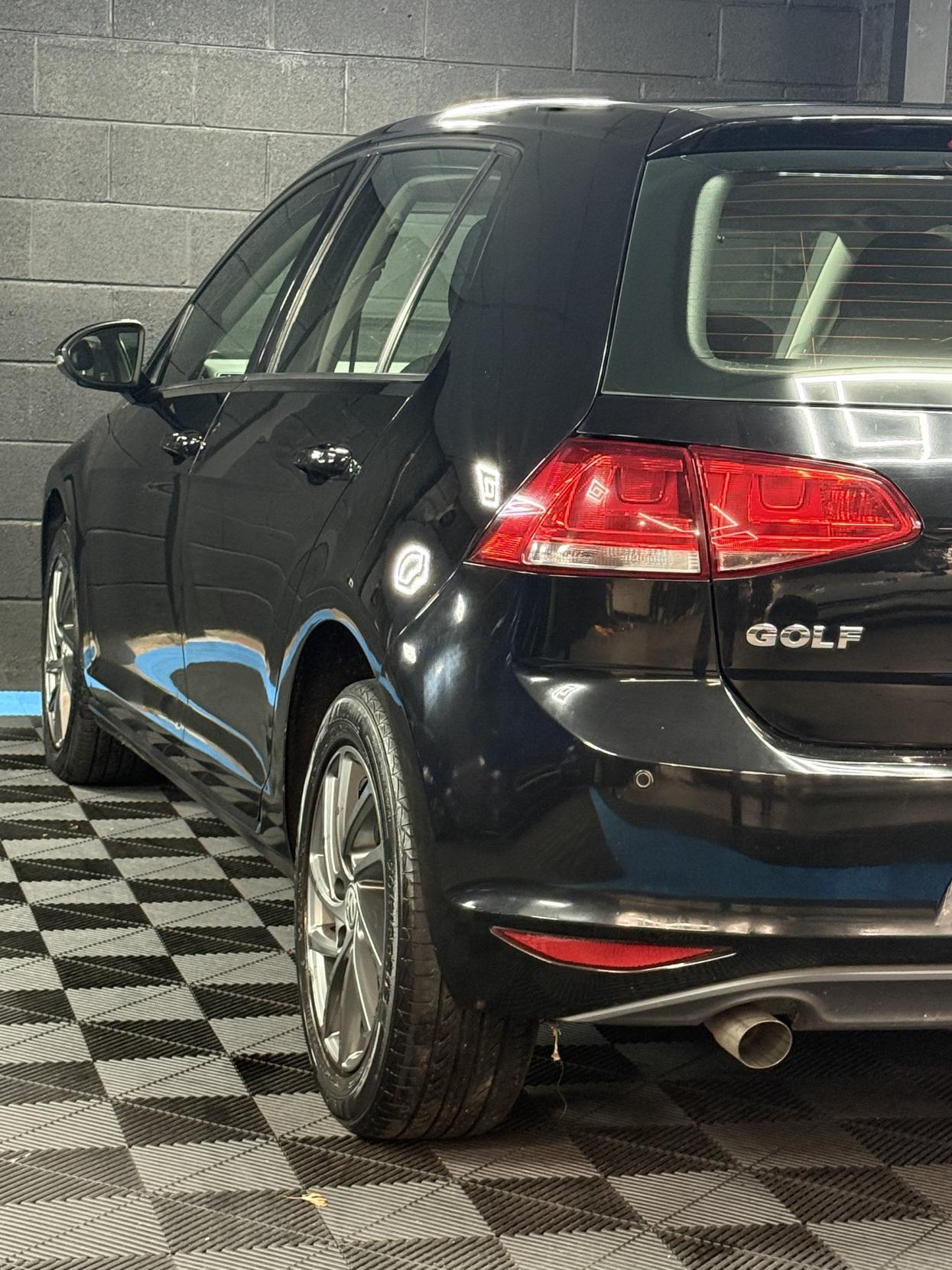 Volkswagen Golf 1.6 TDI BlueMotion Tech SE Hatchback 5dr Diesel DSG Euro 5 (s/s) (105 ps)