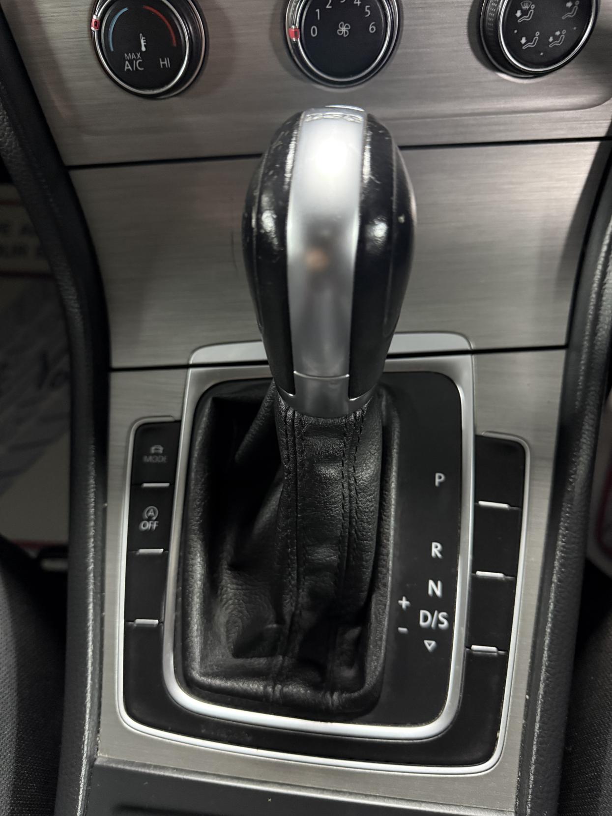 Volkswagen Golf 1.6 TDI BlueMotion Tech SE Hatchback 5dr Diesel DSG Euro 5 (s/s) (105 ps)