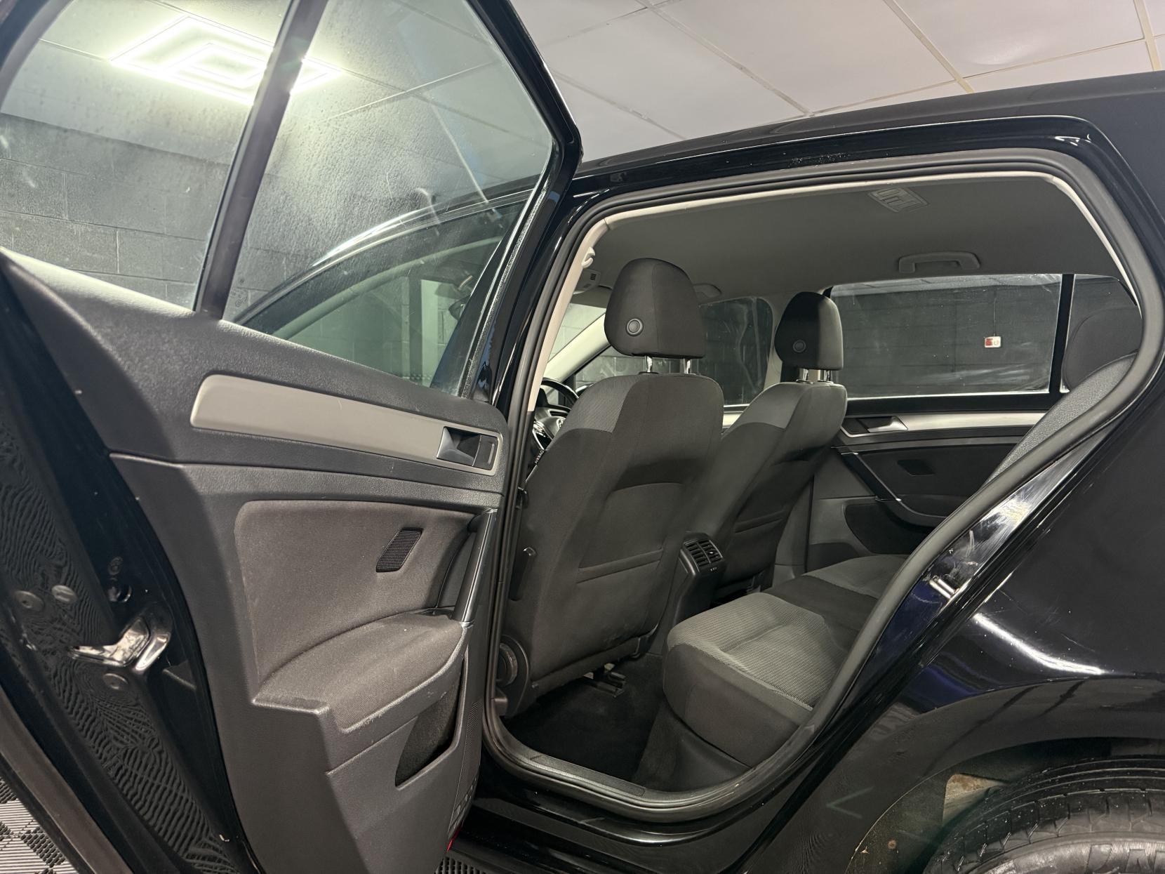 Volkswagen Golf 1.6 TDI BlueMotion Tech SE Hatchback 5dr Diesel DSG Euro 5 (s/s) (105 ps)