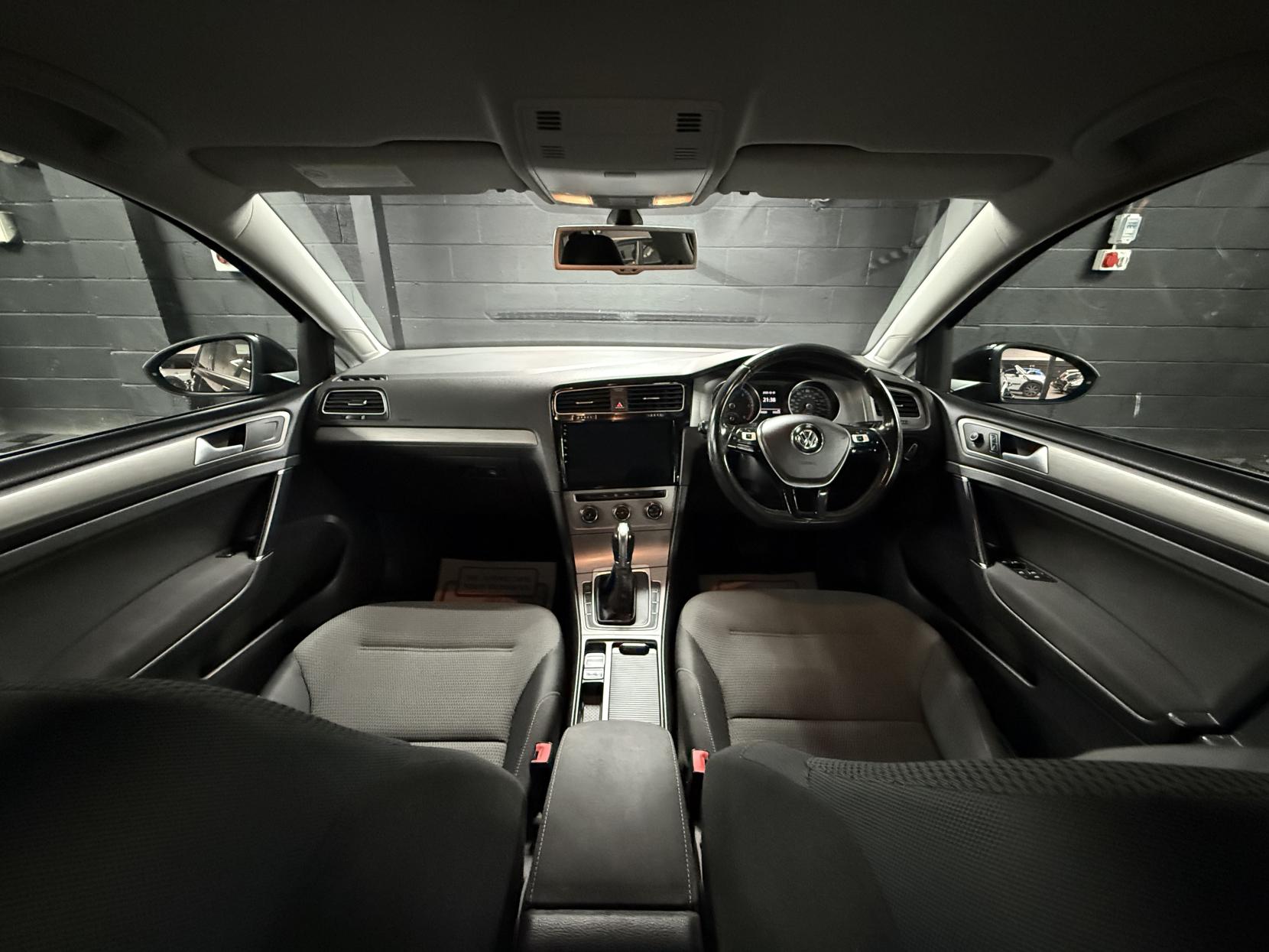 Volkswagen Golf 1.6 TDI BlueMotion Tech SE Hatchback 5dr Diesel DSG Euro 5 (s/s) (105 ps)