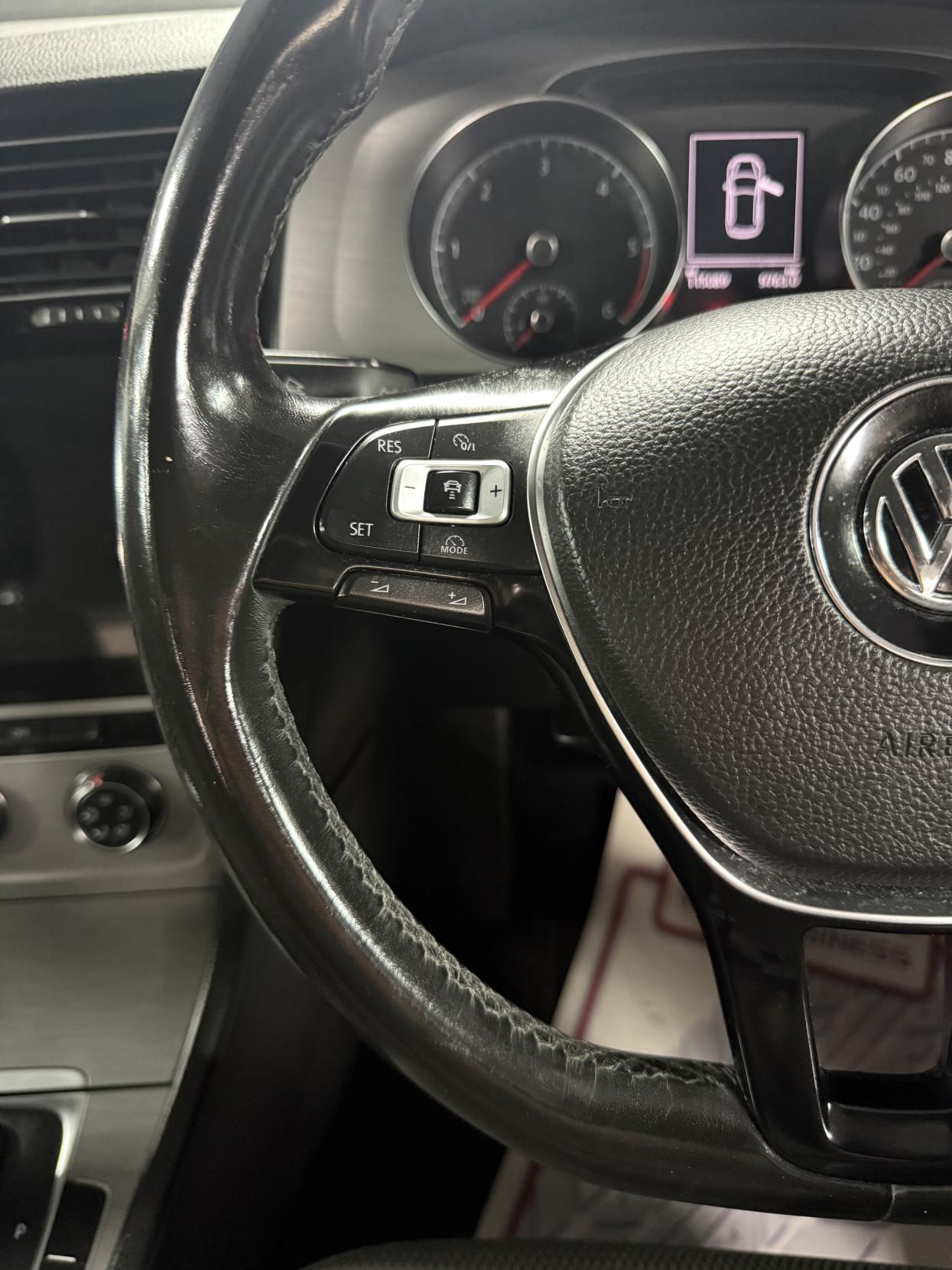 Volkswagen Golf 1.6 TDI BlueMotion Tech SE Hatchback 5dr Diesel DSG Euro 5 (s/s) (105 ps)