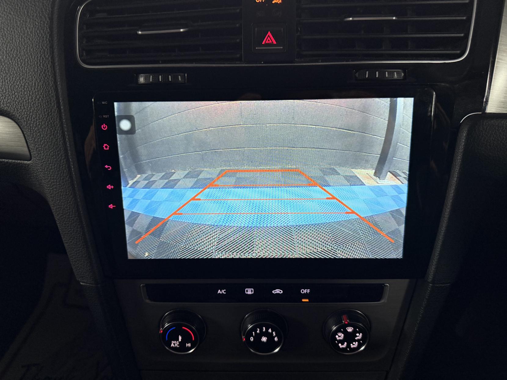 Volkswagen Golf 1.6 TDI BlueMotion Tech SE Hatchback 5dr Diesel DSG Euro 5 (s/s) (105 ps)