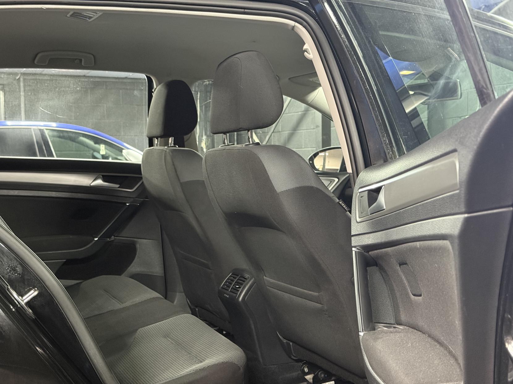 Volkswagen Golf 1.6 TDI BlueMotion Tech SE Hatchback 5dr Diesel DSG Euro 5 (s/s) (105 ps)