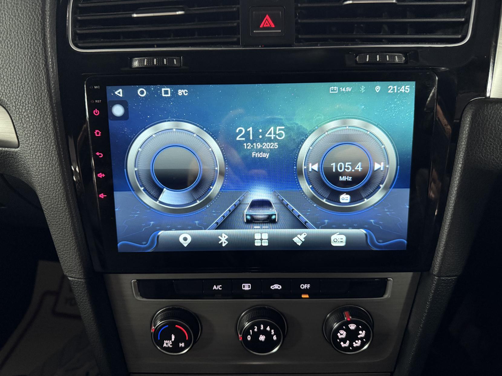 Volkswagen Golf 1.6 TDI BlueMotion Tech SE Hatchback 5dr Diesel DSG Euro 5 (s/s) (105 ps)