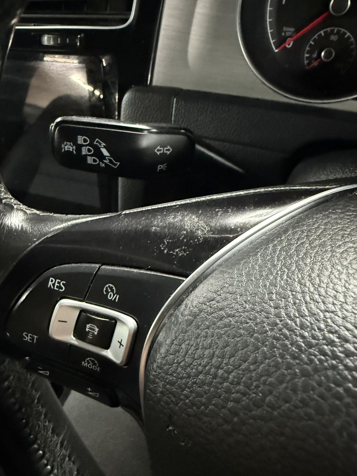 Volkswagen Golf 1.6 TDI BlueMotion Tech SE Hatchback 5dr Diesel DSG Euro 5 (s/s) (105 ps)