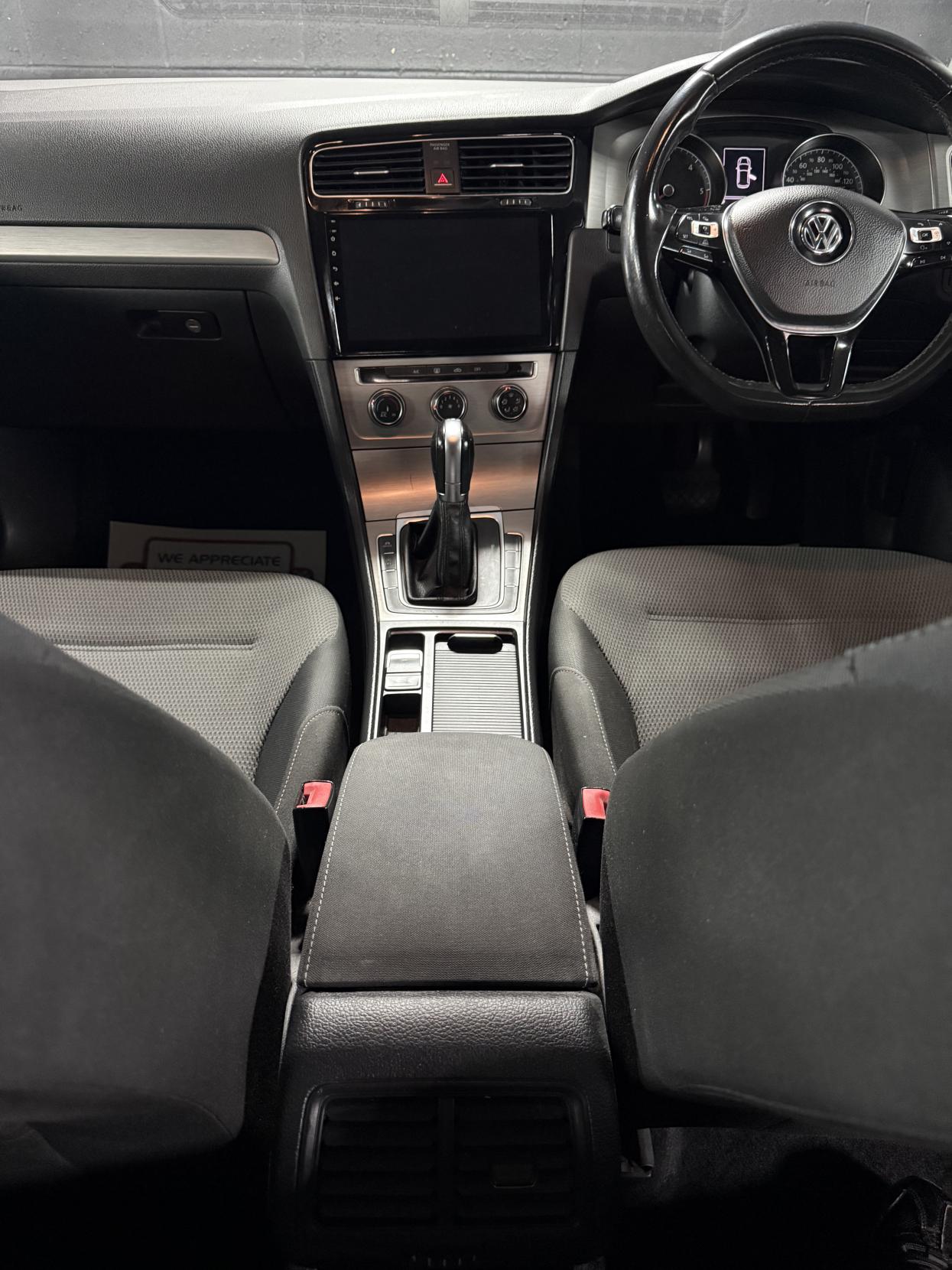 Volkswagen Golf 1.6 TDI BlueMotion Tech SE Hatchback 5dr Diesel DSG Euro 5 (s/s) (105 ps)