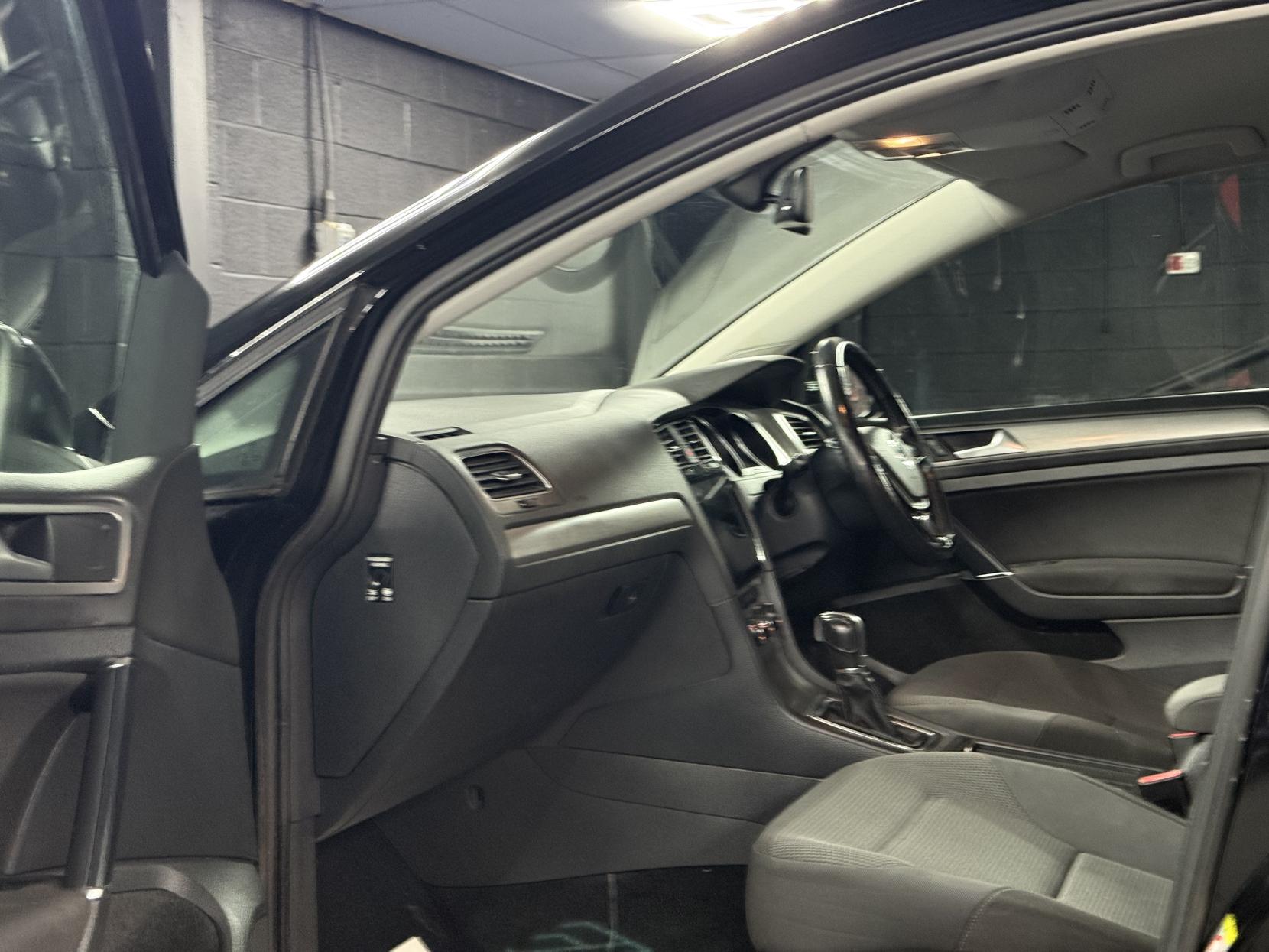 Volkswagen Golf 1.6 TDI BlueMotion Tech SE Hatchback 5dr Diesel DSG Euro 5 (s/s) (105 ps)