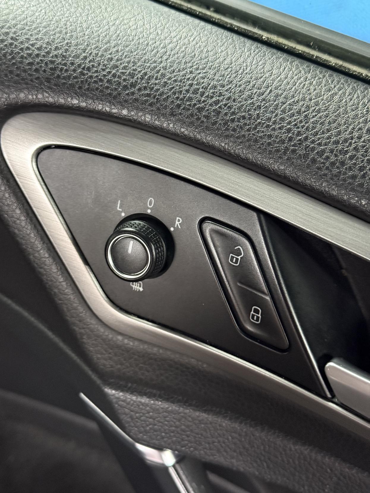 Volkswagen Golf 1.6 TDI BlueMotion Tech SE Hatchback 5dr Diesel DSG Euro 5 (s/s) (105 ps)