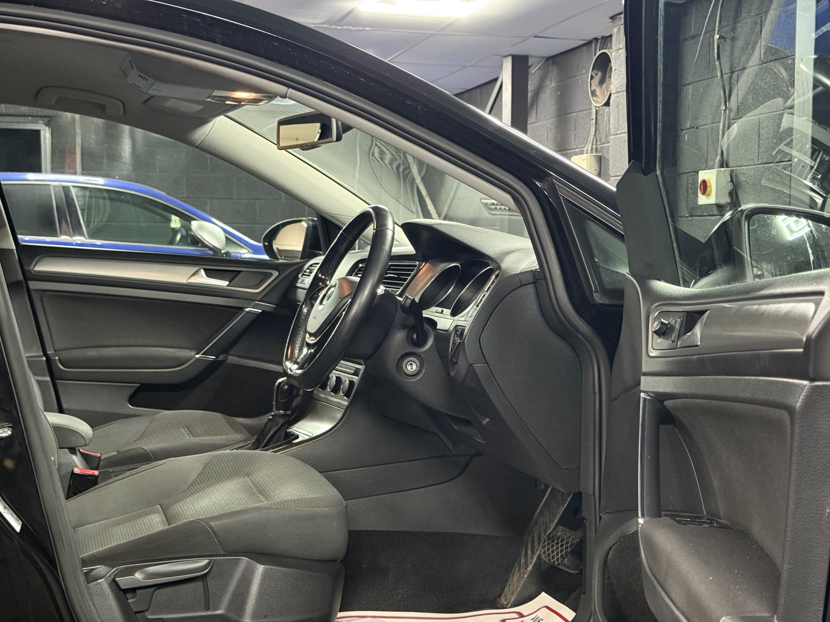 Volkswagen Golf 1.6 TDI BlueMotion Tech SE Hatchback 5dr Diesel DSG Euro 5 (s/s) (105 ps)