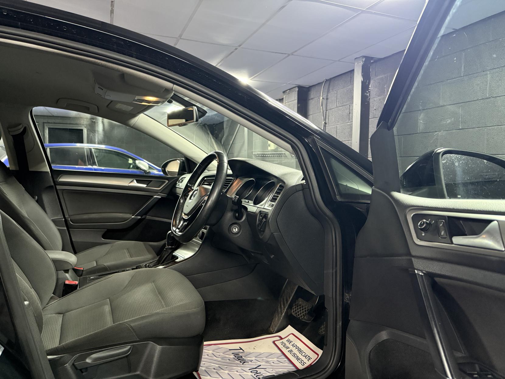 Volkswagen Golf 1.6 TDI BlueMotion Tech SE Hatchback 5dr Diesel DSG Euro 5 (s/s) (105 ps)