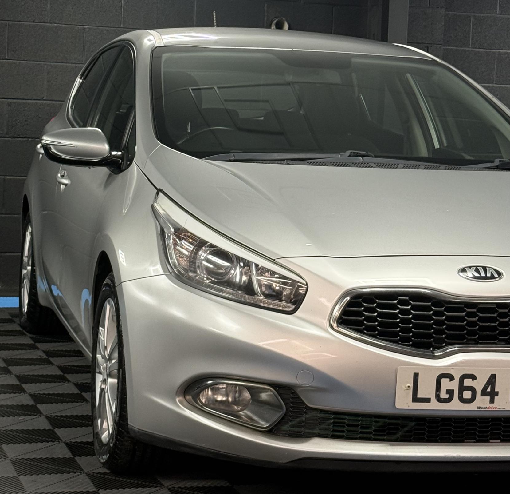 Kia Ceed 1.6 CRDi 2 Hatchback 5dr Diesel Auto Euro 5 (126 bhp)