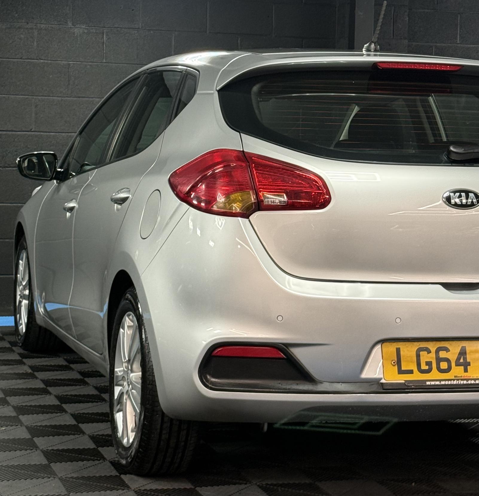 Kia Ceed 1.6 CRDi 2 Hatchback 5dr Diesel Auto Euro 5 (126 bhp)