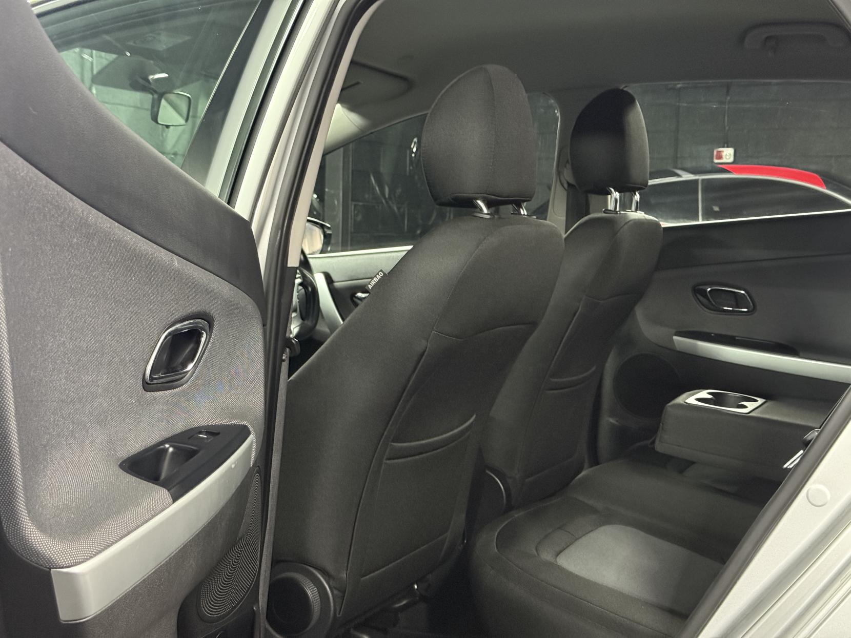 Kia Ceed 1.6 CRDi 2 Hatchback 5dr Diesel Auto Euro 5 (126 bhp)