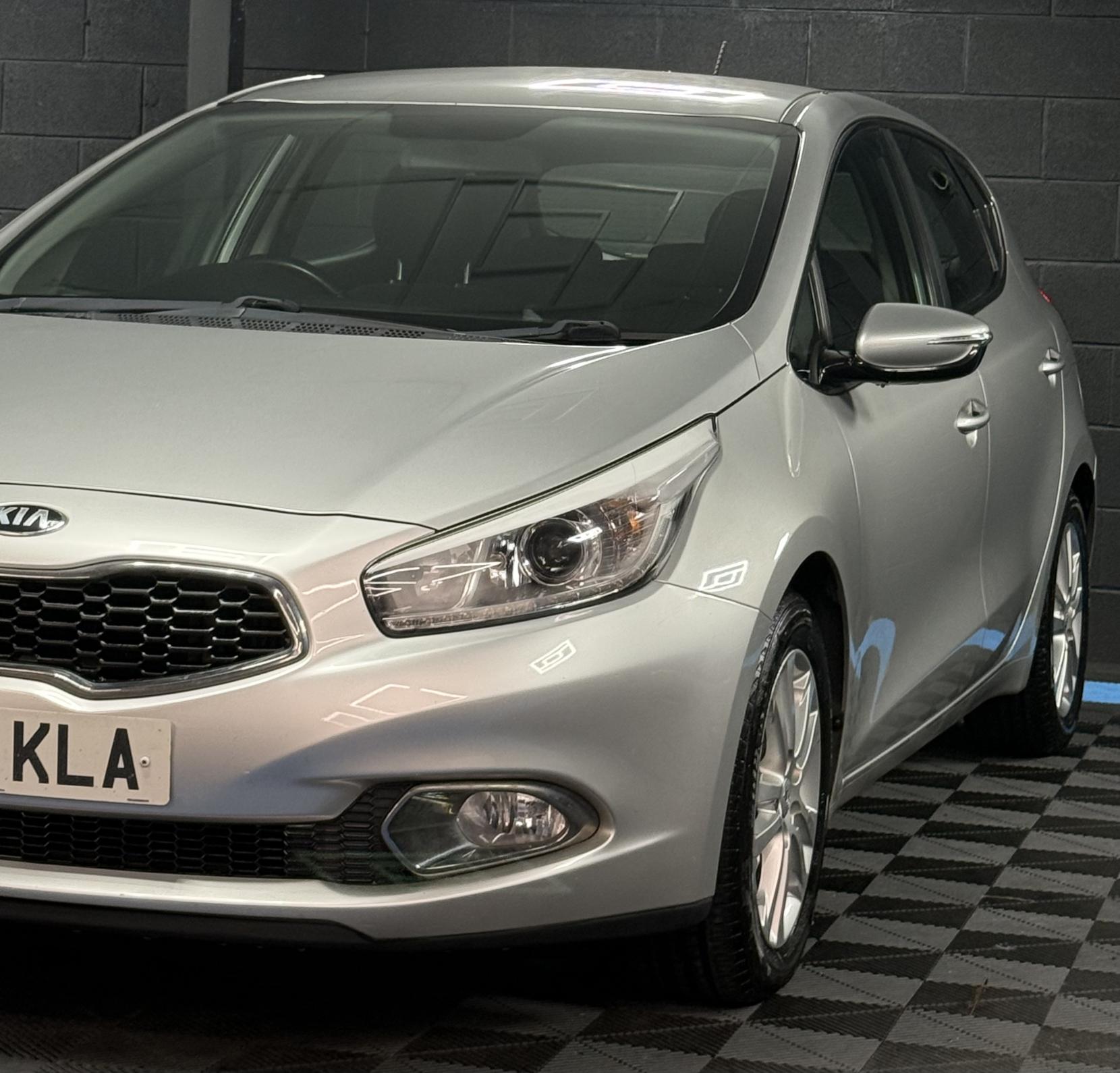 Kia Ceed 1.6 CRDi 2 Hatchback 5dr Diesel Auto Euro 5 (126 bhp)
