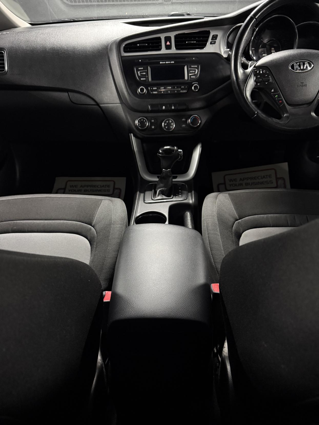 Kia Ceed 1.6 CRDi 2 Hatchback 5dr Diesel Auto Euro 5 (126 bhp)