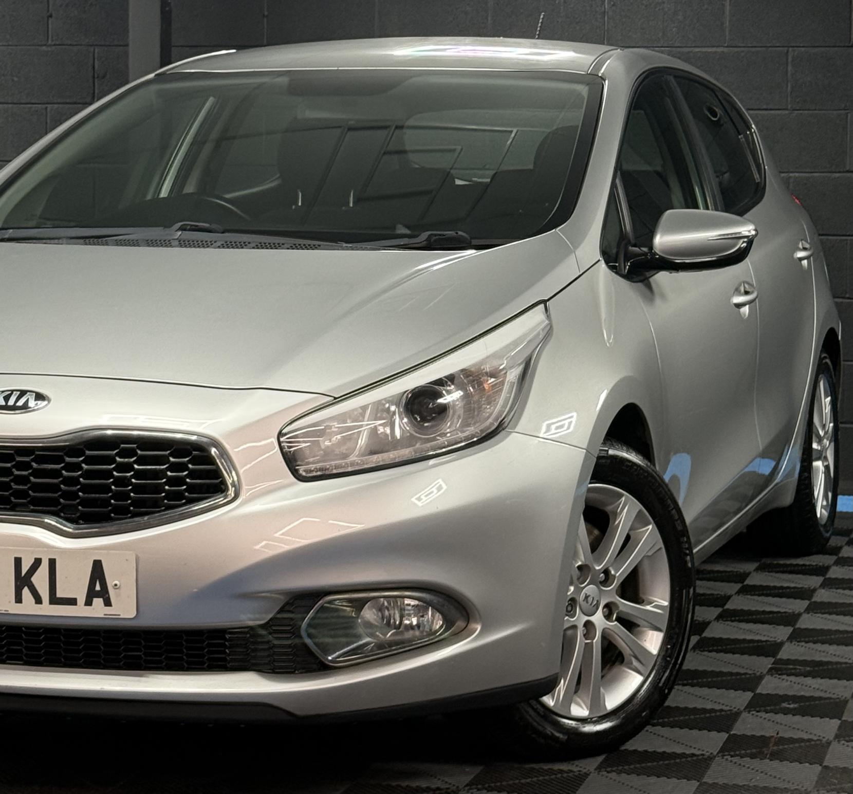 Kia Ceed 1.6 CRDi 2 Hatchback 5dr Diesel Auto Euro 5 (126 bhp)