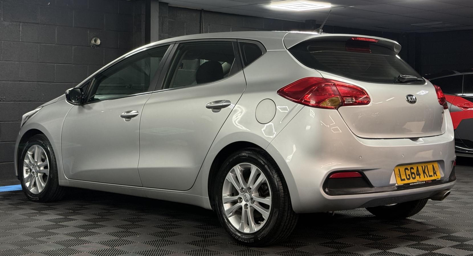 Kia Ceed 1.6 CRDi 2 Hatchback 5dr Diesel Auto Euro 5 (126 bhp)