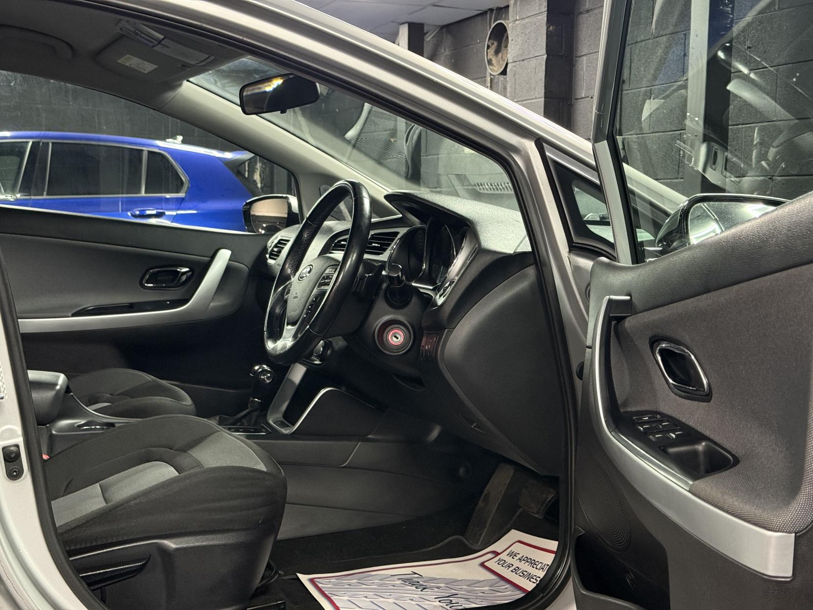 Kia Ceed 1.6 CRDi 2 Hatchback 5dr Diesel Auto Euro 5 (126 bhp)