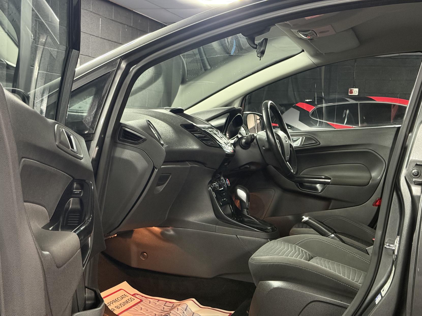 Ford Fiesta 1.0T EcoBoost Zetec Hatchback 5dr Petrol Powershift Euro 6 (100 ps)