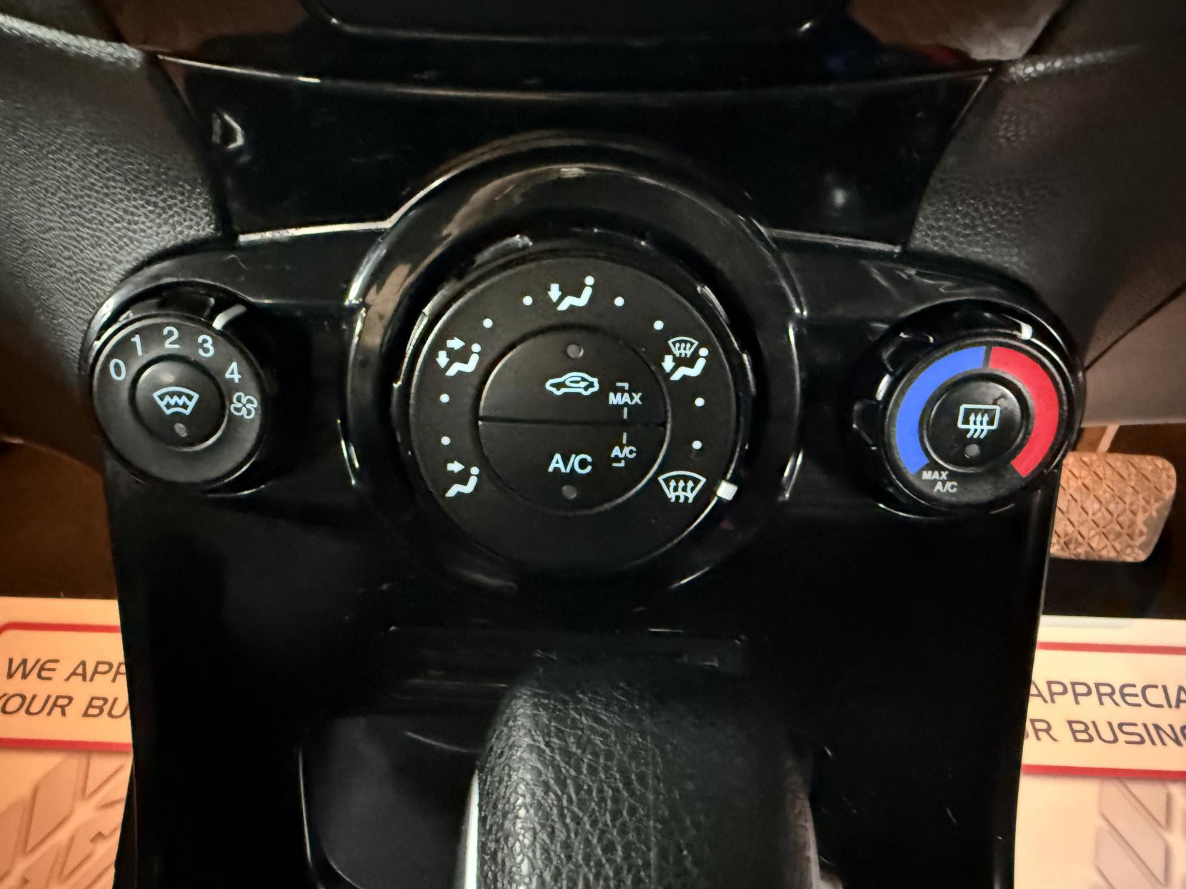 Ford Fiesta 1.0T EcoBoost Zetec Hatchback 5dr Petrol Powershift Euro 6 (100 ps)