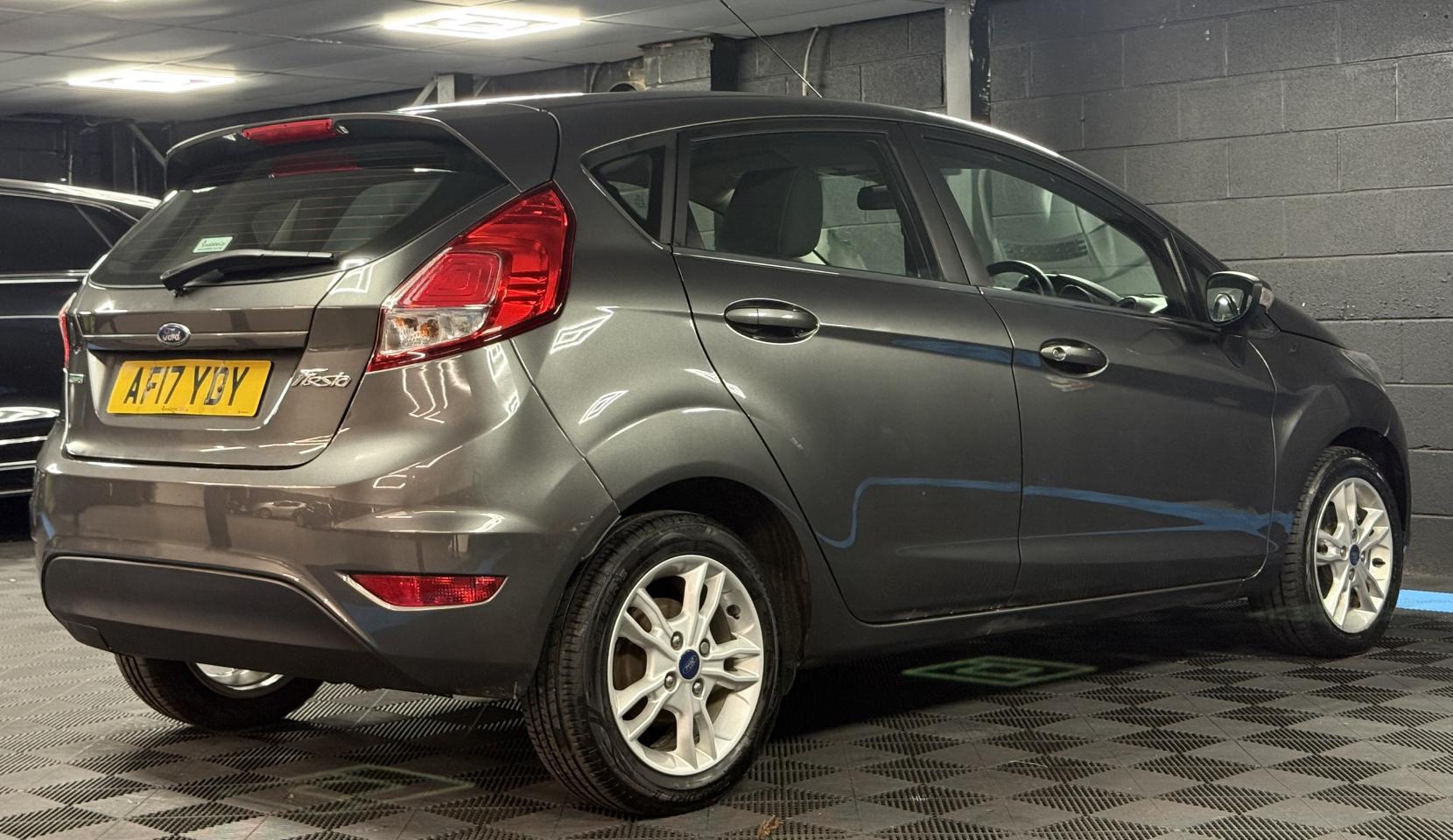 Ford Fiesta 1.0T EcoBoost Zetec Hatchback 5dr Petrol Powershift Euro 6 (100 ps)