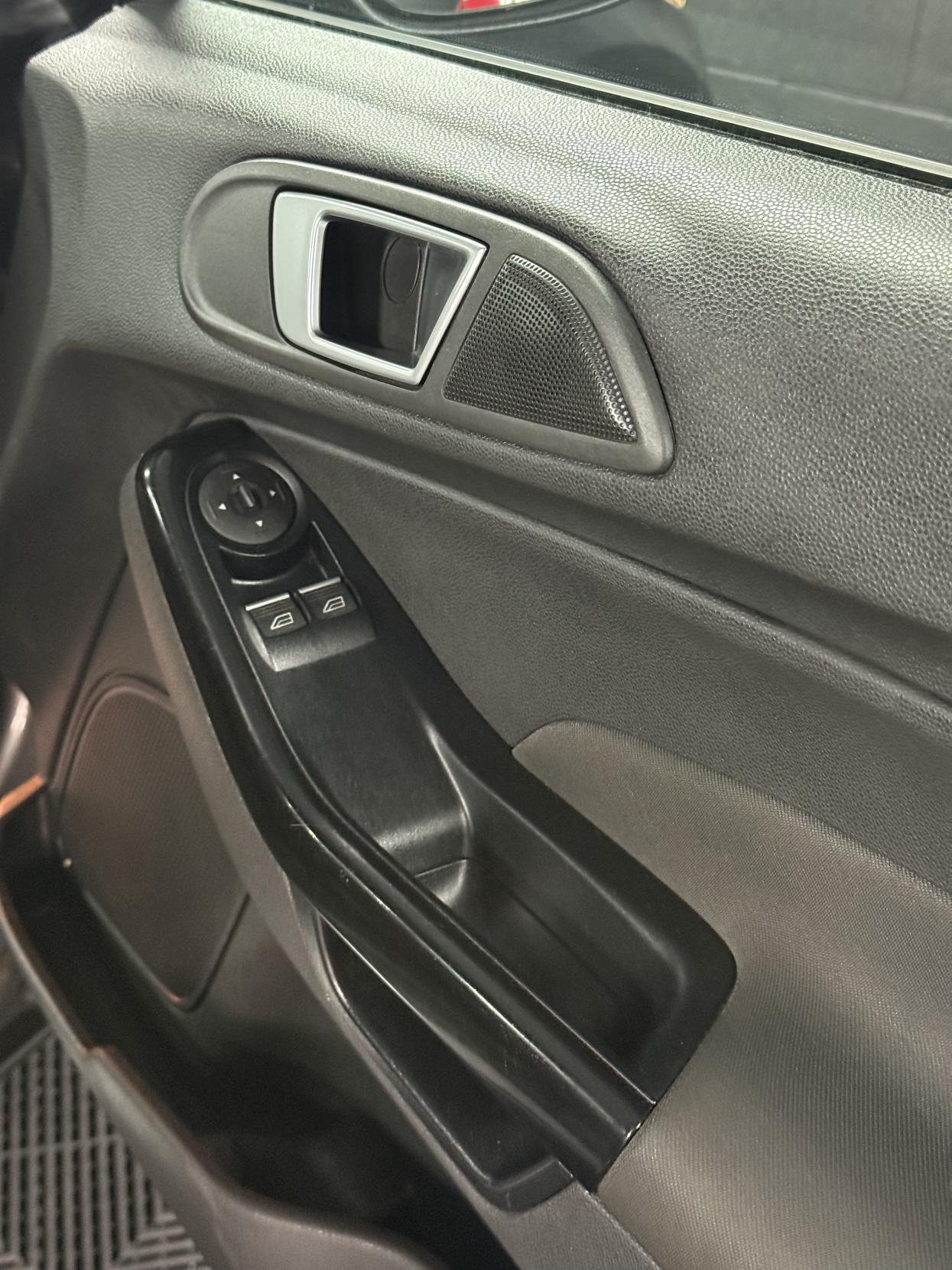 Ford Fiesta 1.0T EcoBoost Zetec Hatchback 5dr Petrol Powershift Euro 6 (100 ps)