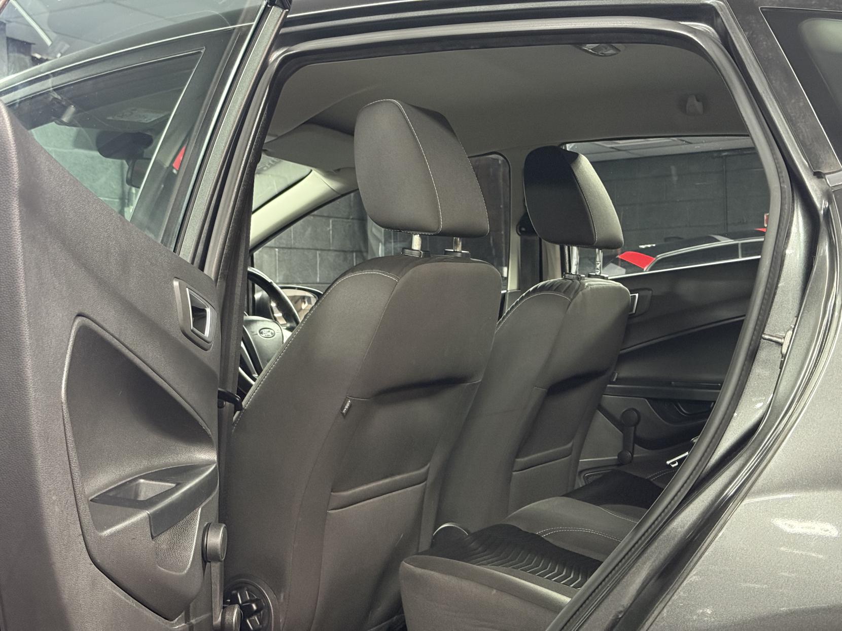 Ford Fiesta 1.0T EcoBoost Zetec Hatchback 5dr Petrol Powershift Euro 6 (100 ps)