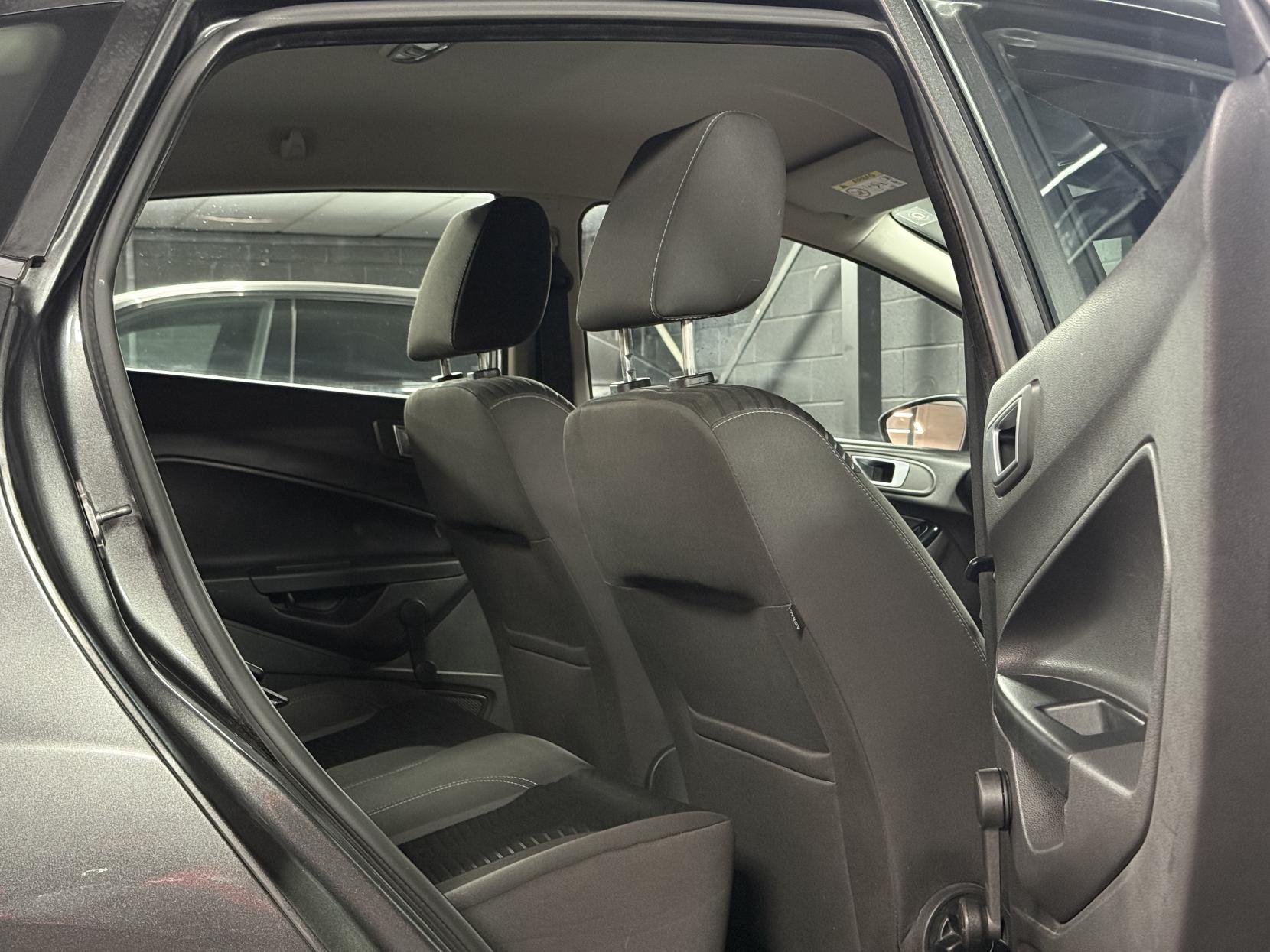 Ford Fiesta 1.0T EcoBoost Zetec Hatchback 5dr Petrol Powershift Euro 6 (100 ps)