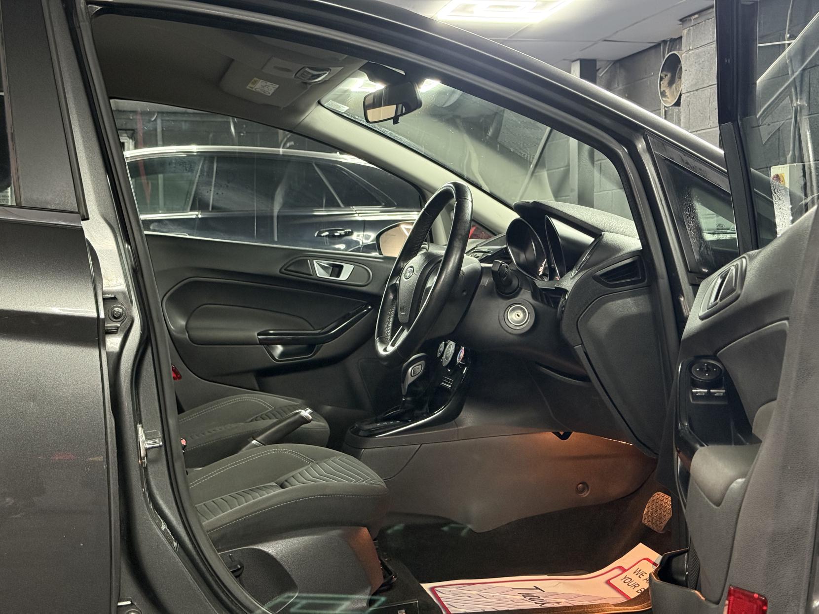 Ford Fiesta 1.0T EcoBoost Zetec Hatchback 5dr Petrol Powershift Euro 6 (100 ps)