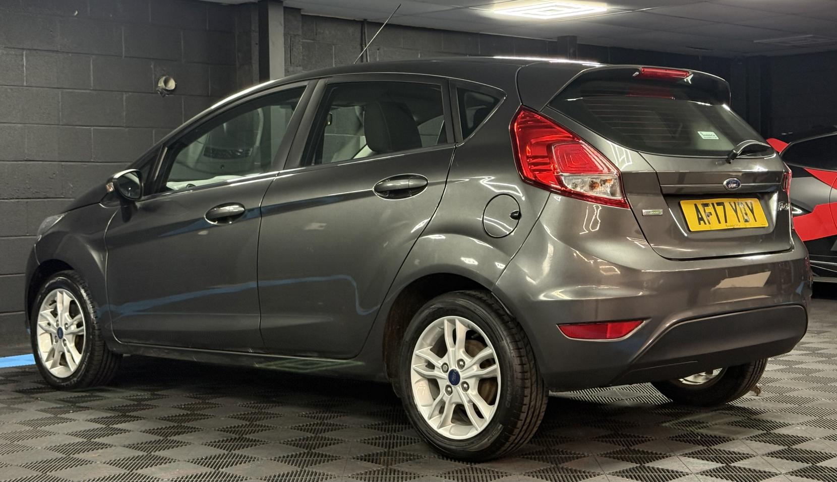 Ford Fiesta 1.0T EcoBoost Zetec Hatchback 5dr Petrol Powershift Euro 6 (100 ps)