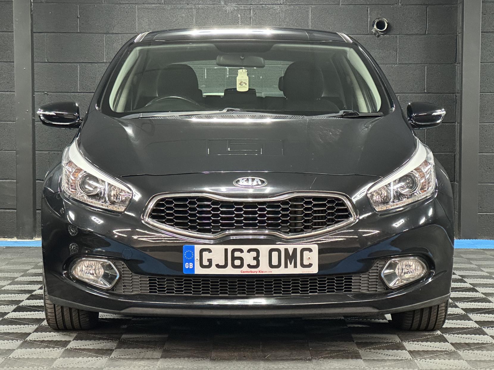 Kia Ceed 1.6 CRDi 2 Hatchback 5dr Diesel Auto Euro 5 (126 bhp)