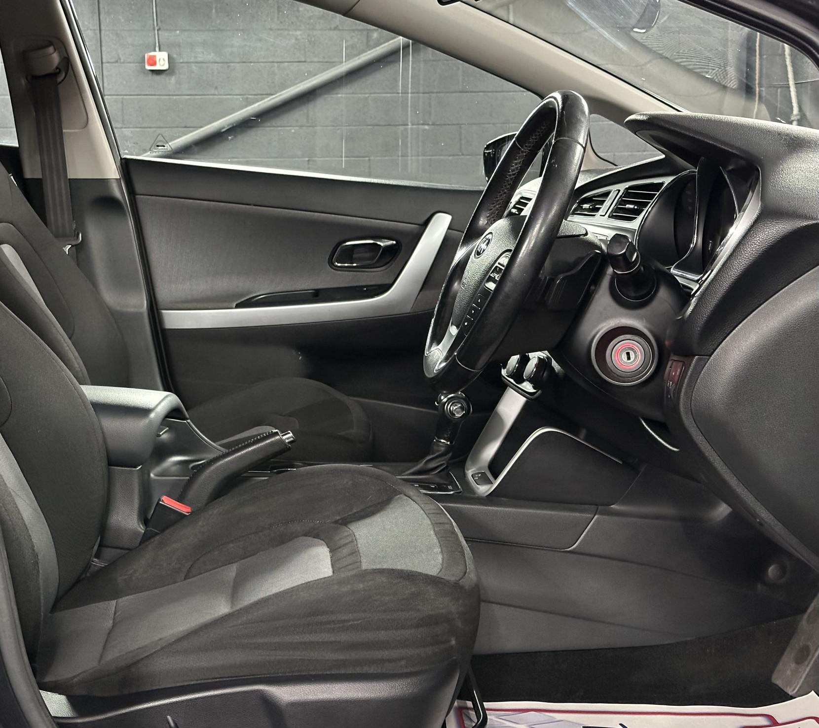 Kia Ceed 1.6 CRDi 2 Hatchback 5dr Diesel Auto Euro 5 (126 bhp)