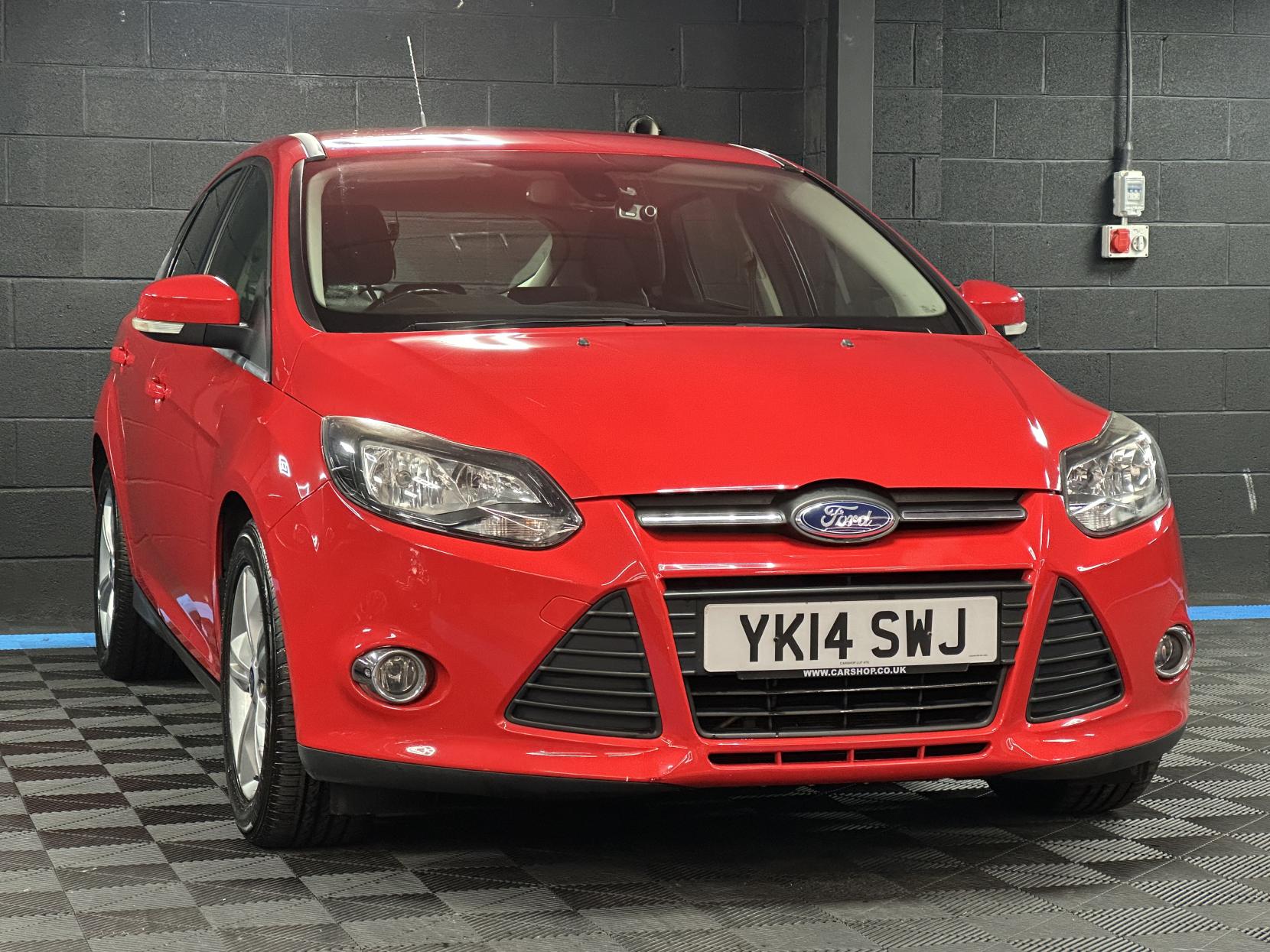 Ford Focus 1.6 Zetec Hatchback 5dr Petrol Powershift Euro 5 (125 ps)