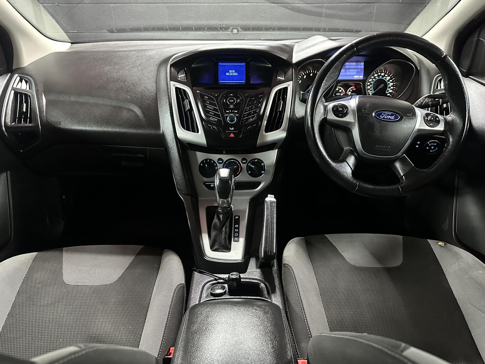 Ford Focus 1.6 Zetec Hatchback 5dr Petrol Powershift Euro 5 (125 ps)