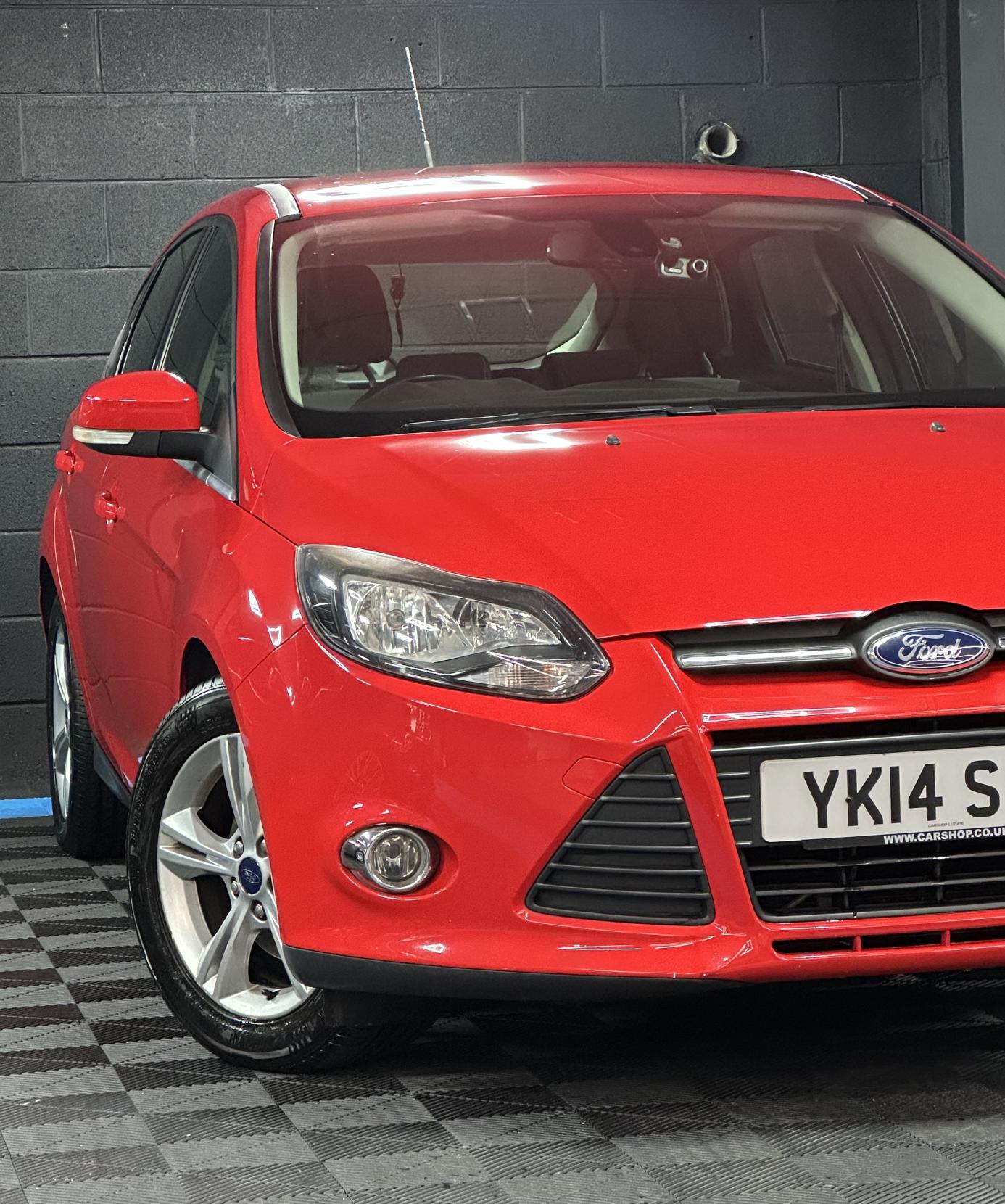 Ford Focus 1.6 Zetec Hatchback 5dr Petrol Powershift Euro 5 (125 ps)