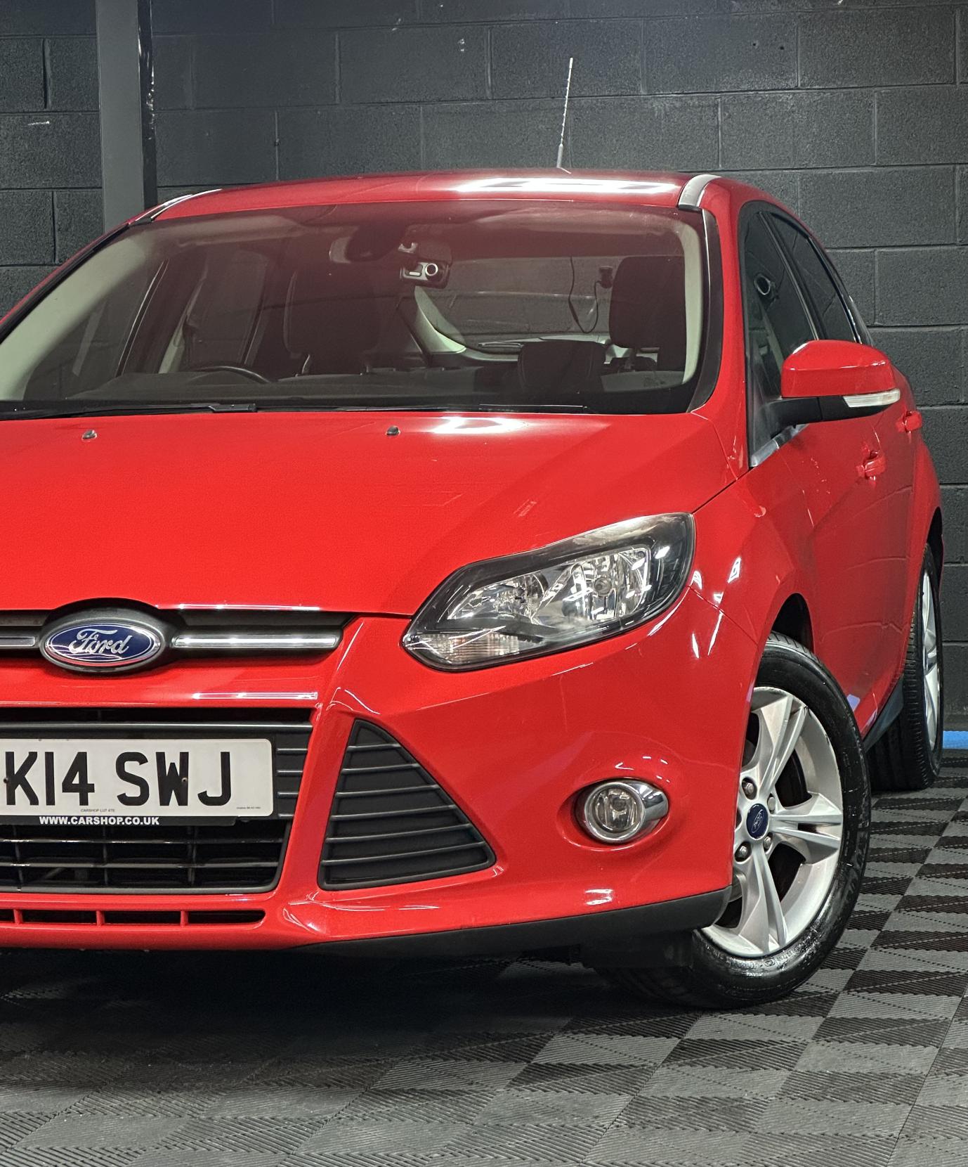Ford Focus 1.6 Zetec Hatchback 5dr Petrol Powershift Euro 5 (125 ps)