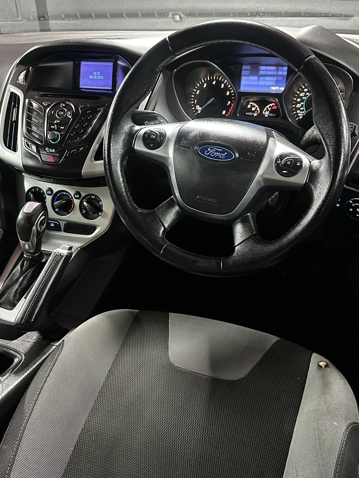 Ford Focus 1.6 Zetec Hatchback 5dr Petrol Powershift Euro 5 (125 ps)