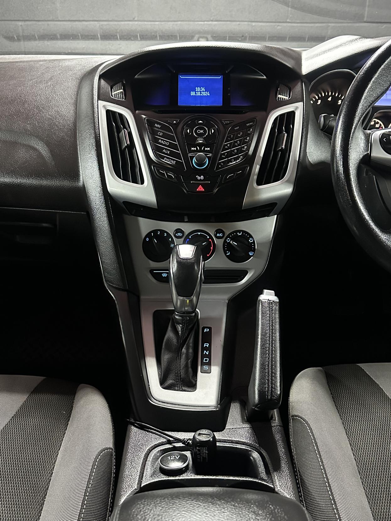 Ford Focus 1.6 Zetec Hatchback 5dr Petrol Powershift Euro 5 (125 ps)