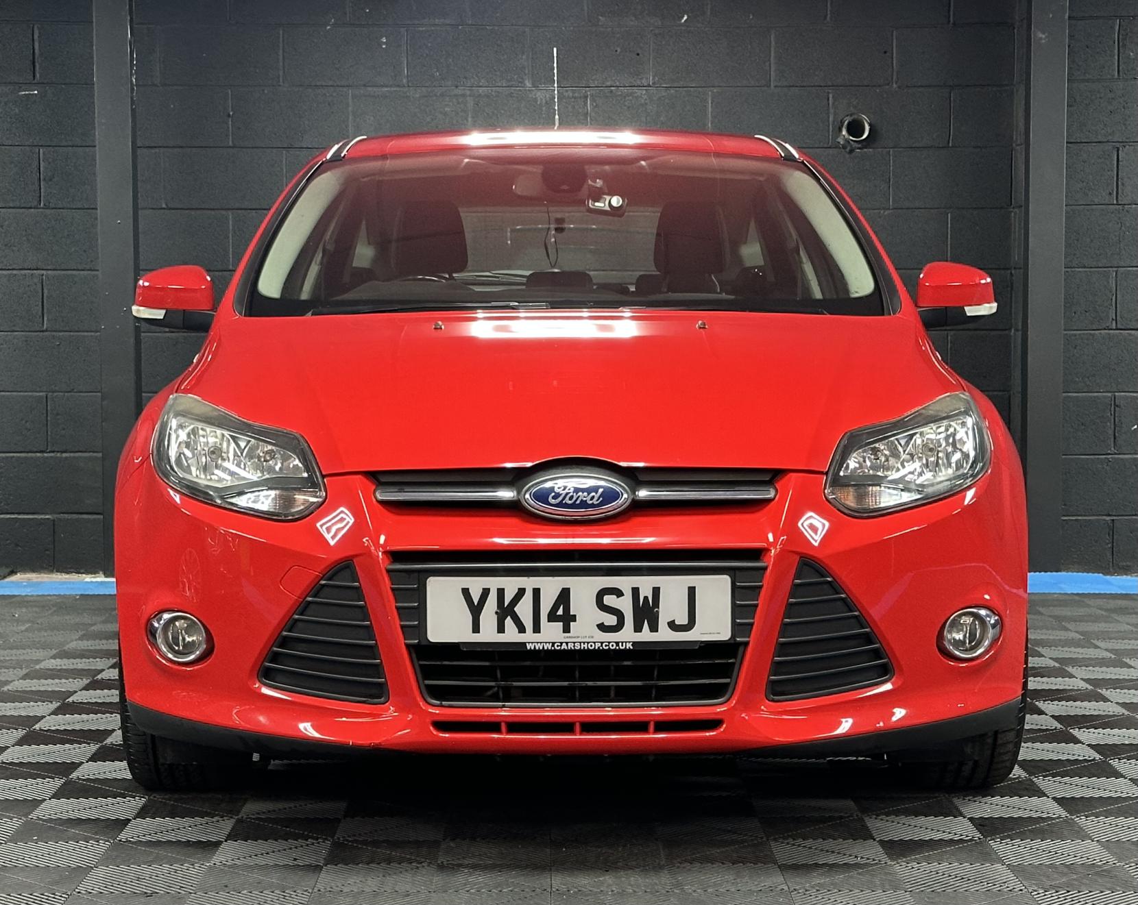 Ford Focus 1.6 Zetec Hatchback 5dr Petrol Powershift Euro 5 (125 ps)