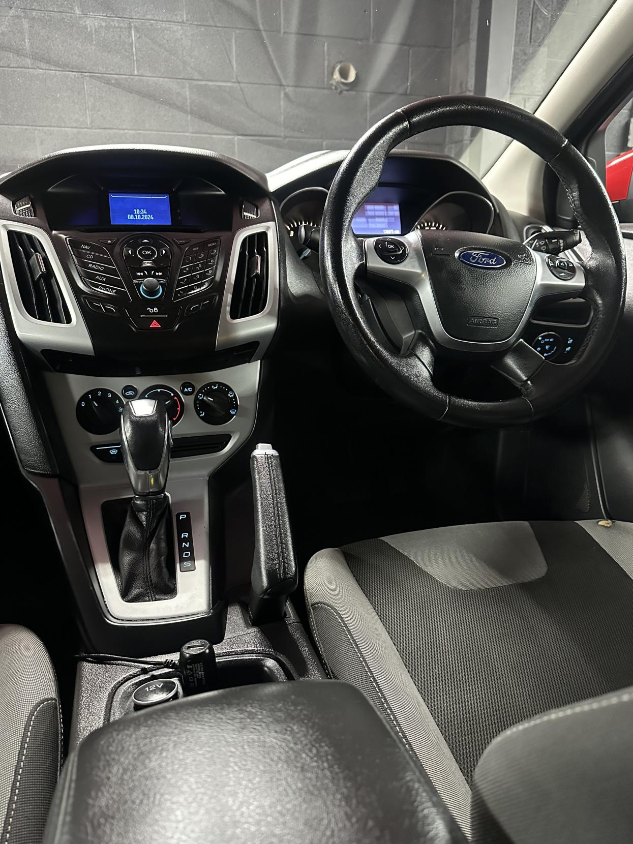 Ford Focus 1.6 Zetec Hatchback 5dr Petrol Powershift Euro 5 (125 ps)
