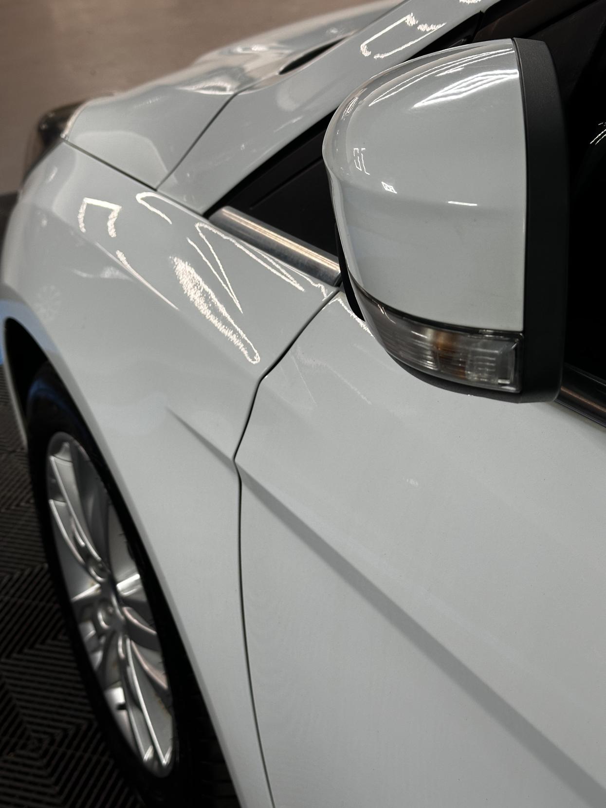 Ford Focus 1.6 Titanium Navigator Hatchback 5dr Petrol Powershift Euro 5 (125 ps)