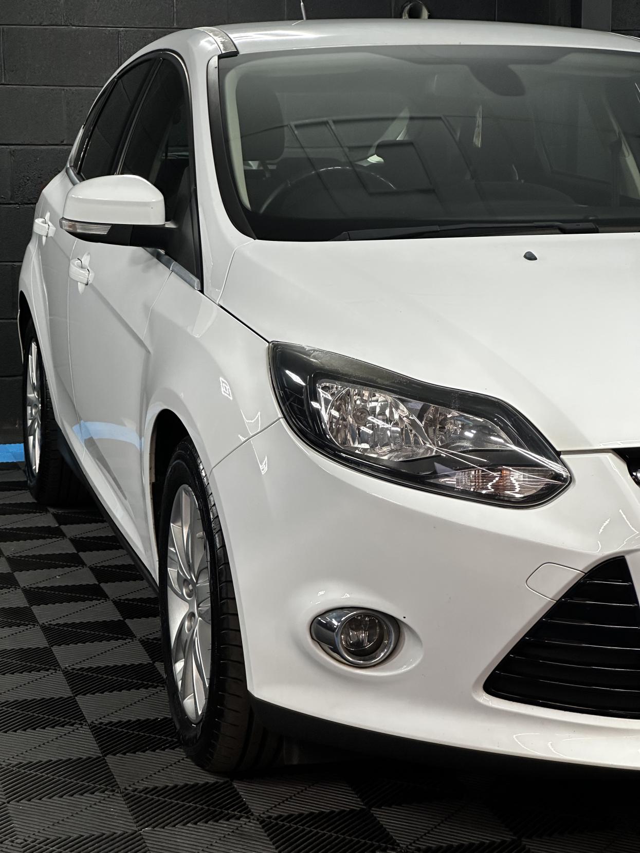 Ford Focus 1.6 Titanium Navigator Hatchback 5dr Petrol Powershift Euro 5 (125 ps)