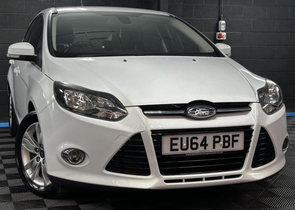 Ford Focus 1.6 Titanium Navigator Hatchback 5dr Petrol Powershift Euro 5 (125 ps)