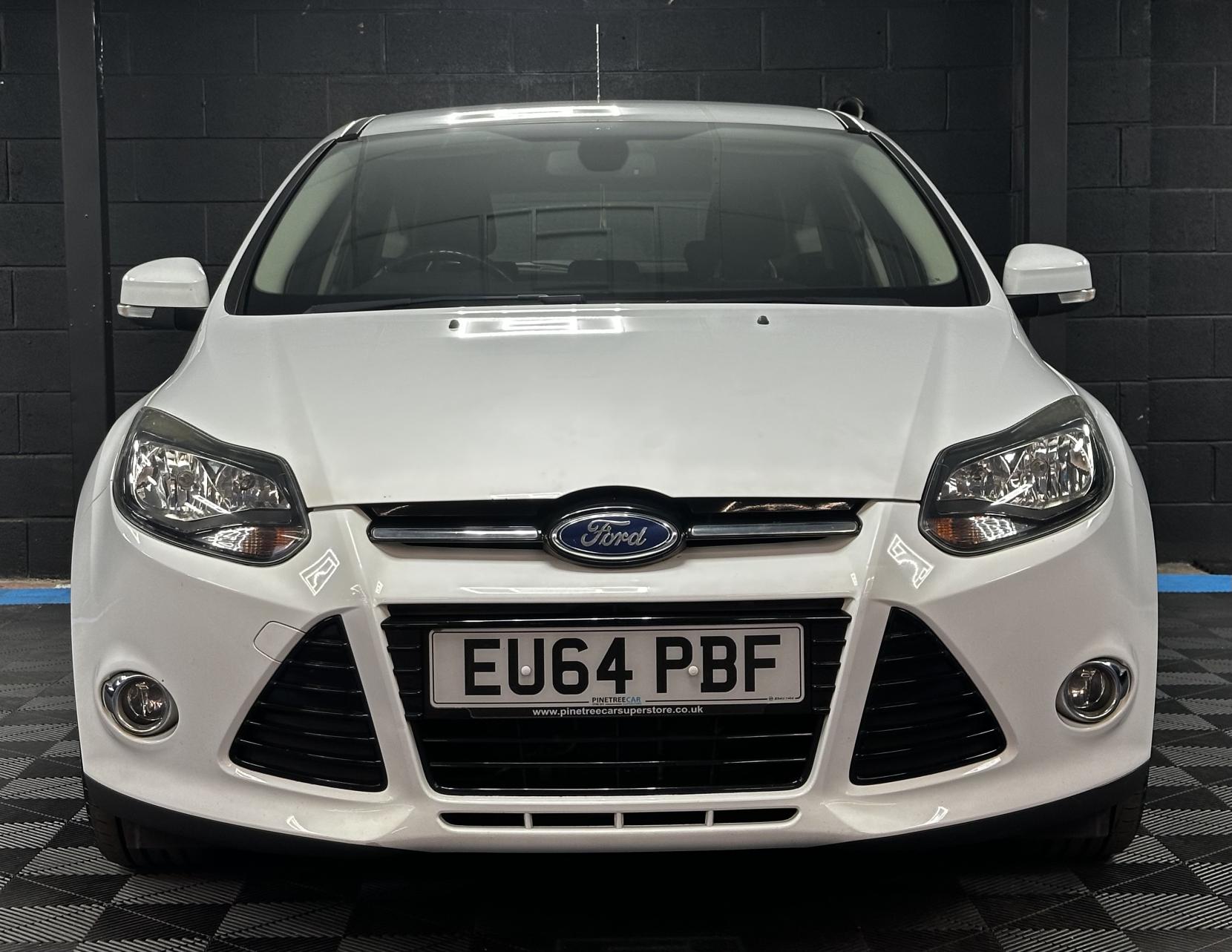 Ford Focus 1.6 Titanium Navigator Hatchback 5dr Petrol Powershift Euro 5 (125 ps)