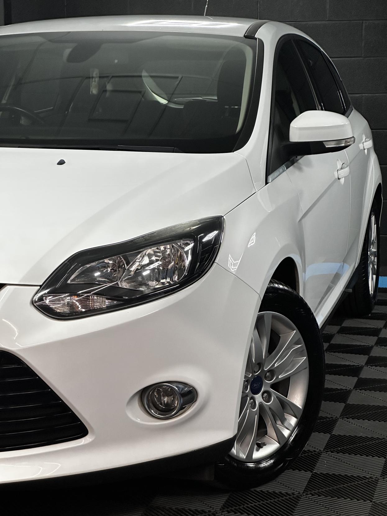Ford Focus 1.6 Titanium Navigator Hatchback 5dr Petrol Powershift Euro 5 (125 ps)