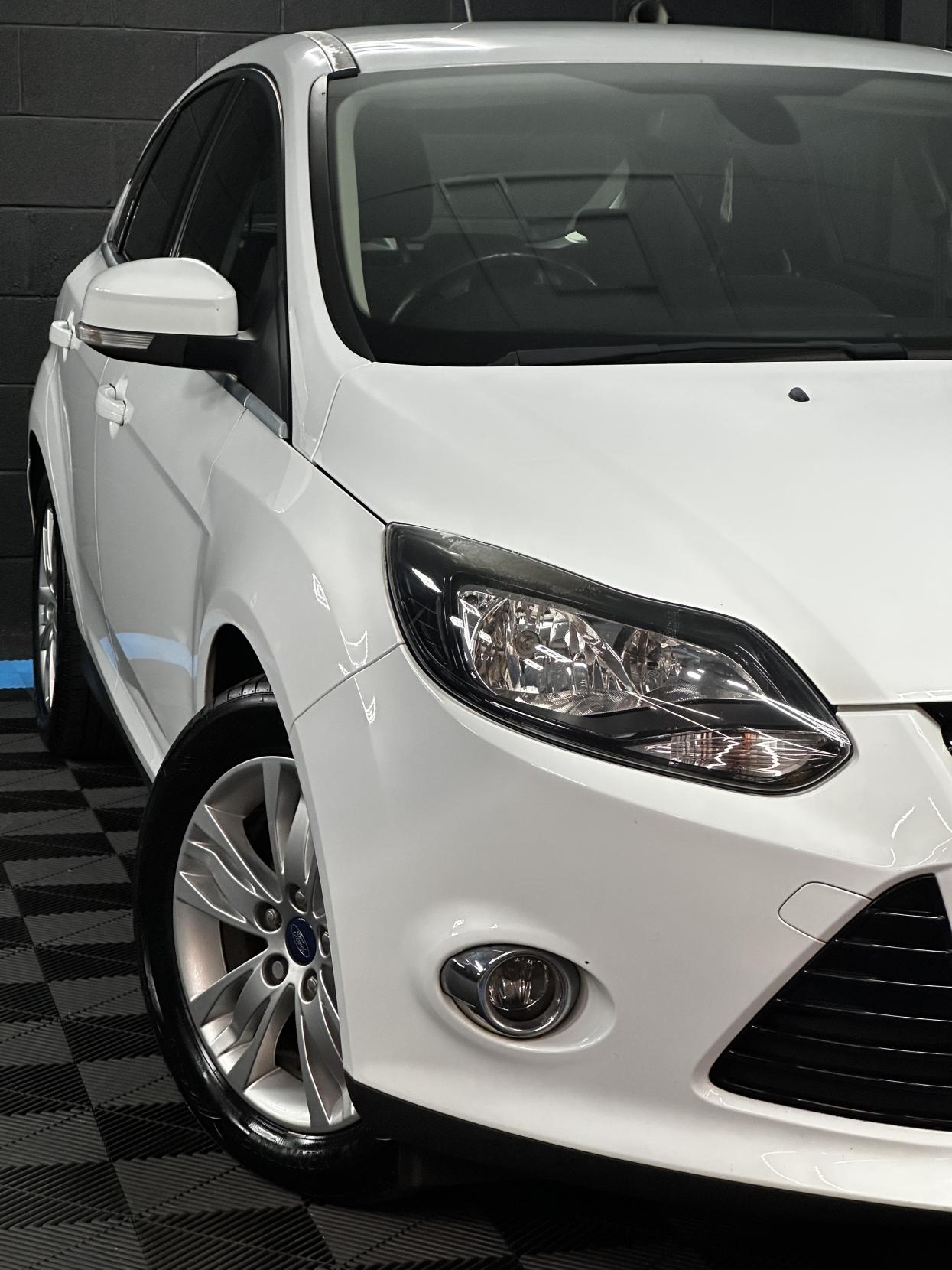 Ford Focus 1.6 Titanium Navigator Hatchback 5dr Petrol Powershift Euro 5 (125 ps)