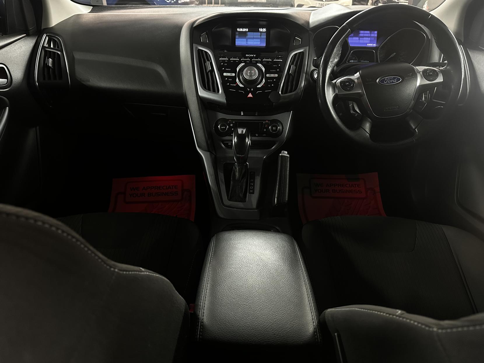 Ford Focus 1.6 Titanium Navigator Hatchback 5dr Petrol Powershift Euro 5 (125 ps)