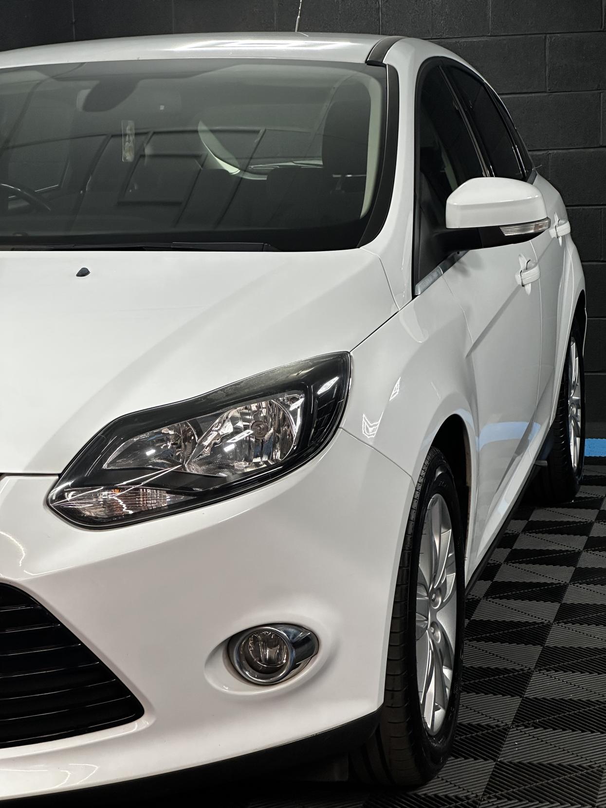 Ford Focus 1.6 Titanium Navigator Hatchback 5dr Petrol Powershift Euro 5 (125 ps)