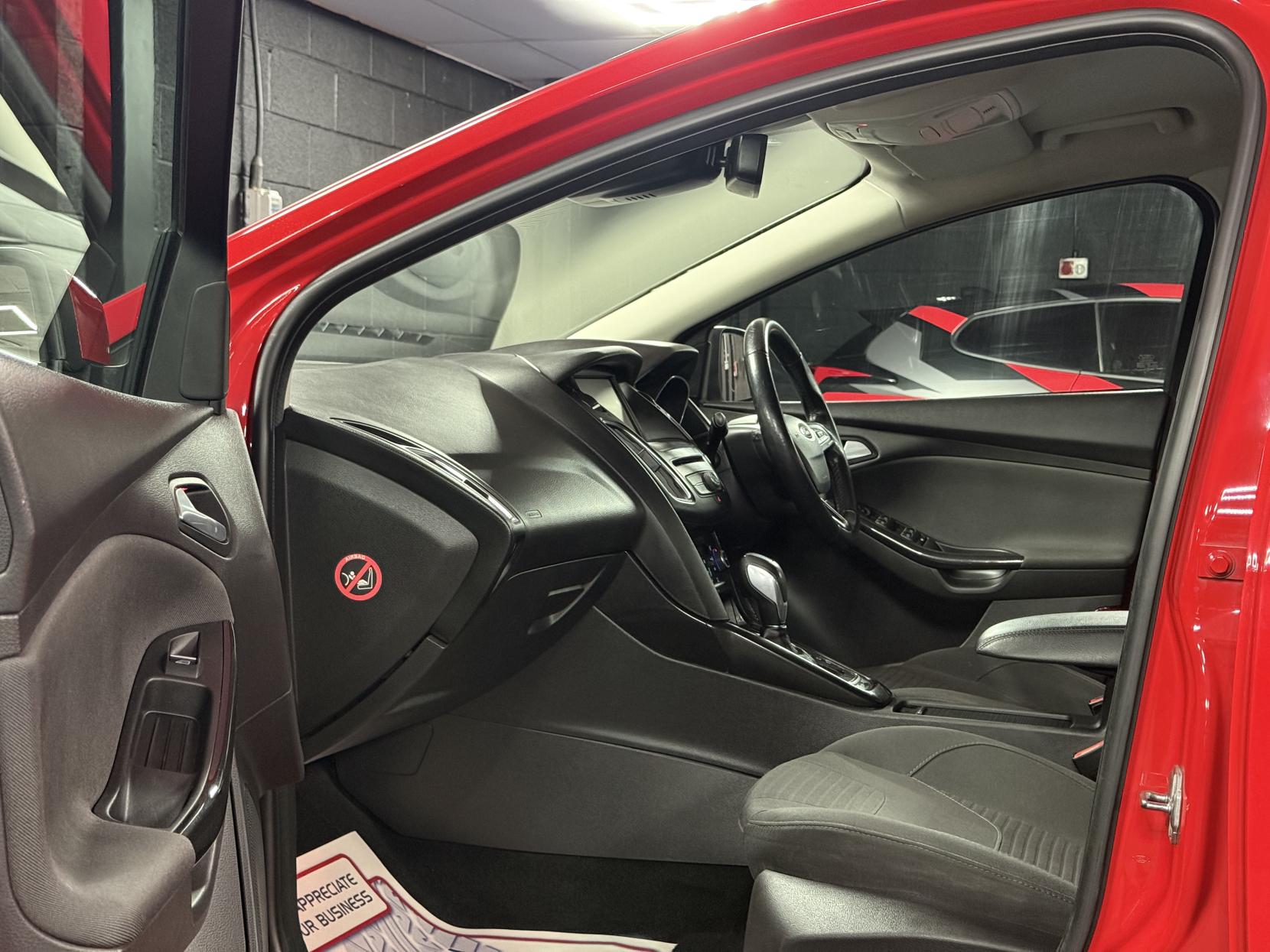 Ford Focus 1.6 Titanium Hatchback 5dr Petrol Powershift Euro 6 (125 ps)