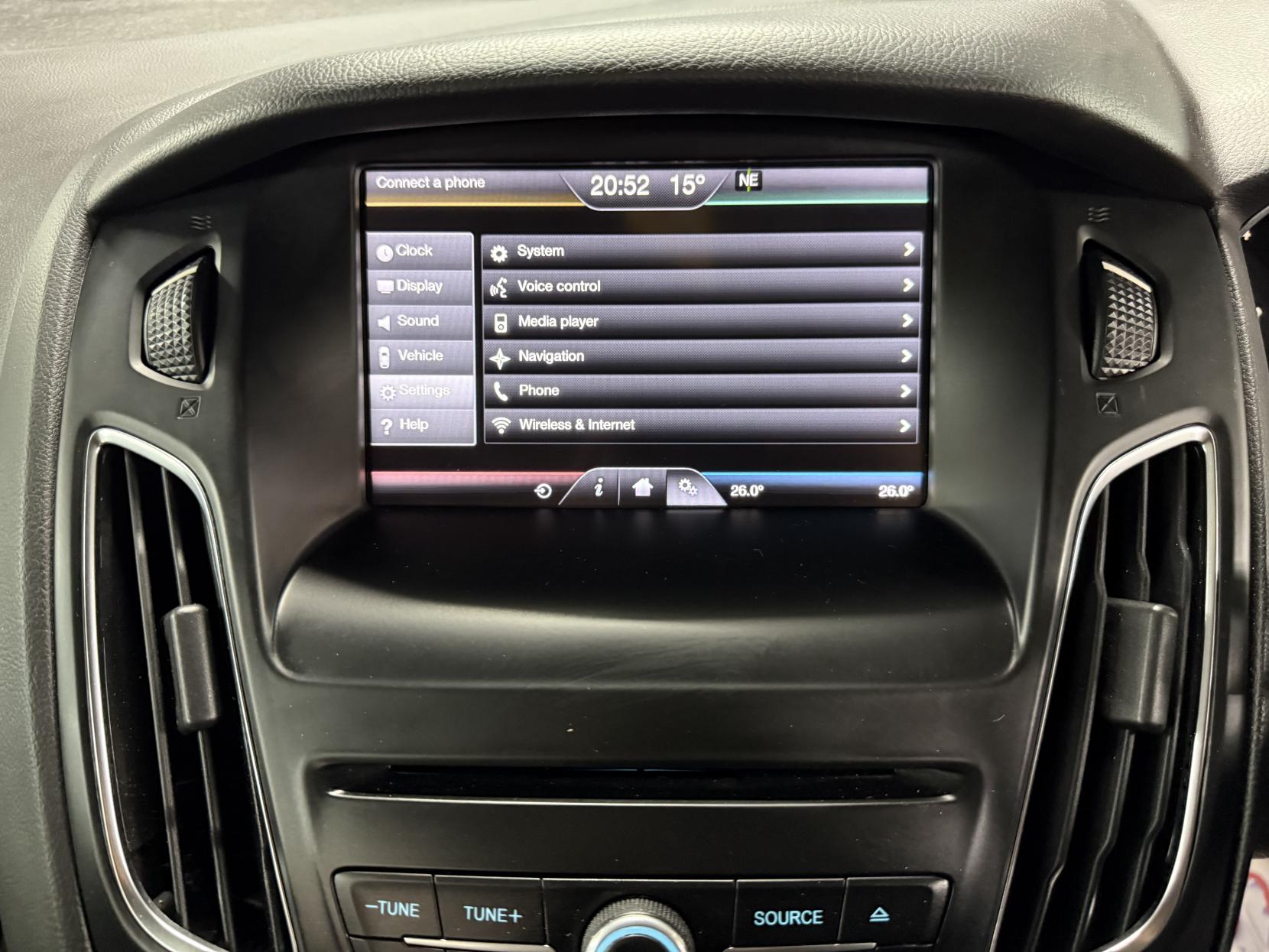 Ford Focus 1.6 Titanium Hatchback 5dr Petrol Powershift Euro 6 (125 ps)